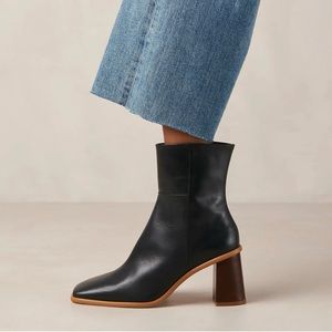 NWT Alohas West Vintage Black Leather Ankle Boots